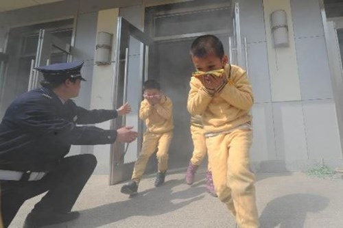 Dạy trẻ kĩ năng thoát hiểm khi có hỏa hoạn 